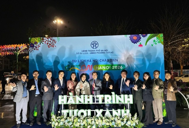 Các đại biểu chụp hình lưu niệm tại chương trình. Các đại biểu chụp hình lưu niệm tại chương trình.