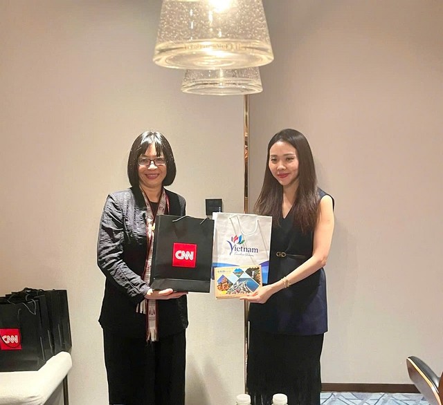 Tỉnh Gia Lai đang tích cực chương trình Năm Du lịch Quốc gia tại Gia Lai 2026. Trong ảnh: lãnh đạo UBND tỉnh Gia Lai xúc tiến hợp tác quảng bá truyền thông với đại diện kênh CNN.