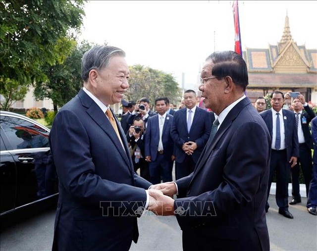 Chủ tịch Đảng Nhân dân Campuchia Samdech Techo Hun Sen chủ trì Lễ đón chính thức Tổng Bí thư Tô Lâm. Ảnh: Thống Nhất/ TTXVN