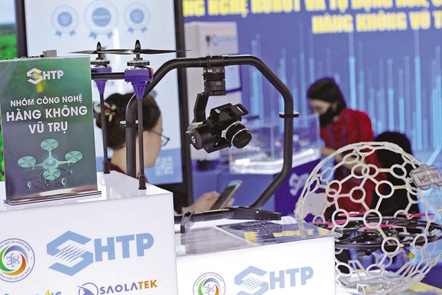 Việt Nam có nhiều lợi thế phát triển công nghệ, từ đó tác động sâu rộng đến các ngành kinh tế, cả sản xuất và dịch vụ. Ảnh: Lê Toàn