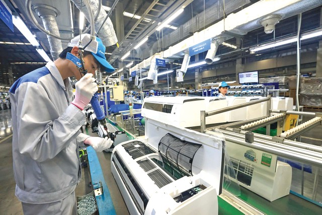 Nhóm doanh nghiệp kiên trì trụ vững trong giai đoạn khó khăn đã và đang tạo nên “lõi bền vững” của nền kinh tế