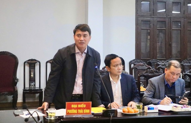 Lãnh đạo phường Thái Bình báo cáo tại buổi làm việc