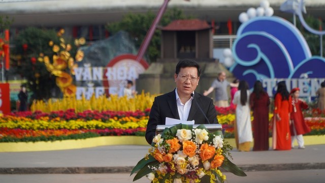 Ông Nguyễn Việt Dũng - Giám đốc Sở Văn hóa, Thể thao và Du lịch tỉnh Quảng Ninh phát biểu tại buổi lễ. Ảnh Tiến Dũng