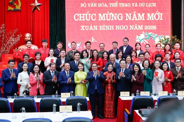 Thủ tướng chụp ảnh lưu niệm với các đại biểu - Ảnh: VGP.