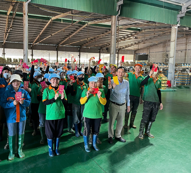 Ban lãnh đạo KD Green Farm trực tiếp thăm hỏi, động viên cán bộ, công nhân viên tại các nông trường và nhà xưởng.