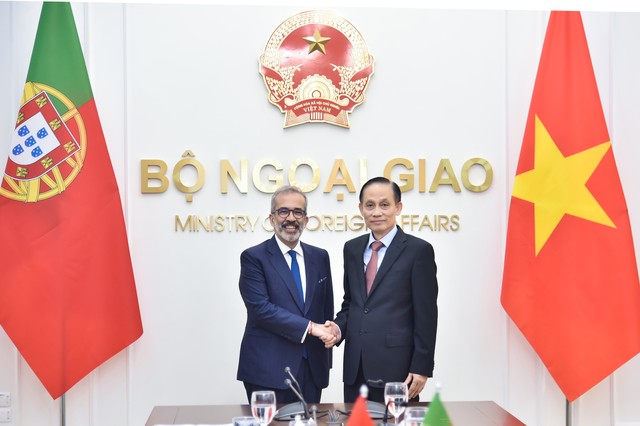 Bộ trưởng Bộ Ngoại giao Lê Hoài Trung đã hội đàm với Bộ trưởng Quốc vụ, Bộ trưởng Ngoại giao Bồ Đào Nha Paulo Rangel.