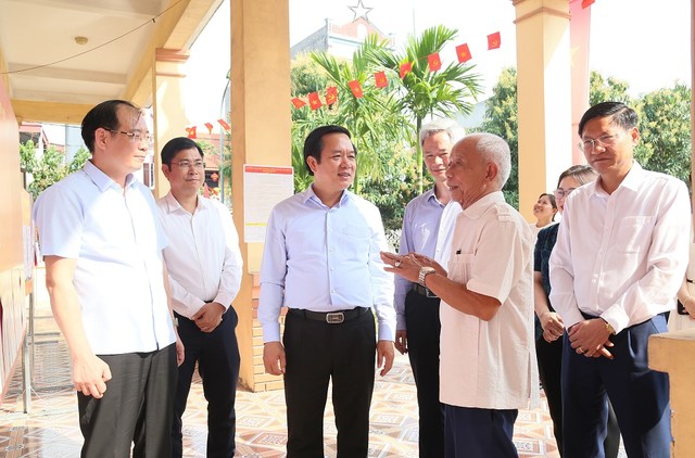 Lãnh đạo tỉnh Hưng Yên, lãnh đạo phường Phố Hiến kiểm tra công tác chuẩn bị bầu cử tại khu vực bỏ phiếu số 11, Tổ dân phố An Thịnh. Lãnh đạo tỉnh Hưng Yên, lãnh đạo phường Phố Hiến kiểm tra công tác chuẩn bị bầu cử tại khu vực bỏ phiếu số 11, Tổ dân phố An Thịnh.