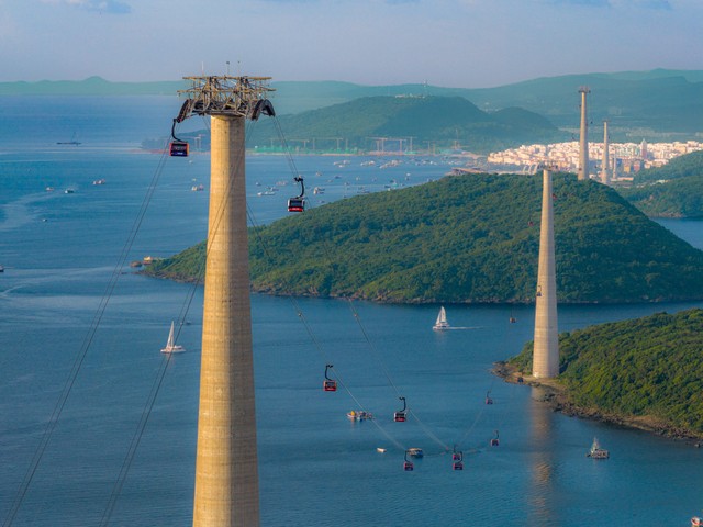 Tuyến cáp treo Hòn Thơm view trọn biển xanh và quần đảo An Thới là trải nghiệm không thể bỏ lỡ khi du lịch Phú Quốc Tuyến cáp treo Hòn Thơm view trọn biển xanh và quần đảo An Thới là trải nghiệm không thể bỏ lỡ khi du lịch Phú Quốc