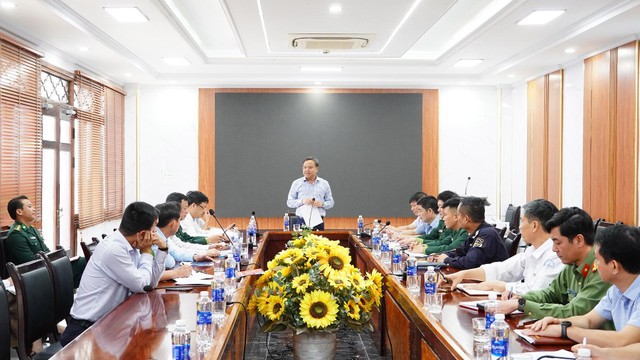 Phó Chủ tịch UBND tỉnh Quảng Trị Lê Đức Tiến phát biểu chỉ đạo tại buổi làm việc Phó Chủ tịch UBND tỉnh Quảng Trị Lê Đức Tiến phát biểu chỉ đạo tại buổi làm việc