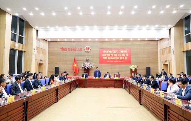 Quang cảnh cuộc họp.