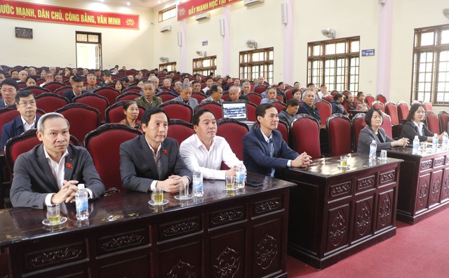 Các đại biểu và cử tri tại hội nghị.