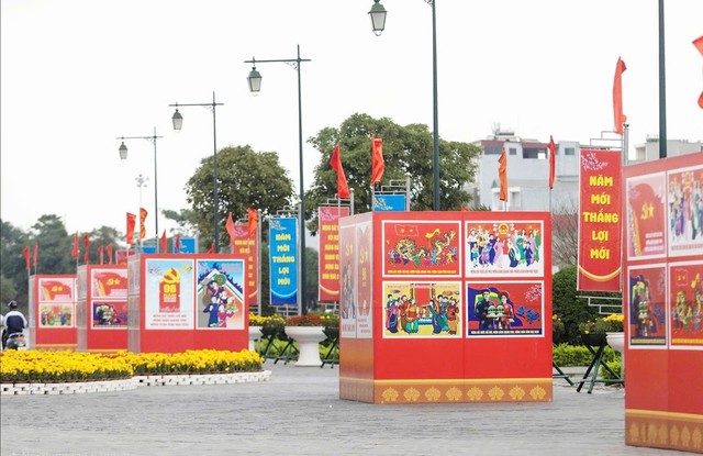 Trung tâm Văn hóa Xứ Đông với nhiều băng rôn, pano chào mừng ngày bầu cử đại biểu Quốc hội khóa XVI và đại biểu HĐND các cấp nhiệm kỳ 2026 - 2031.