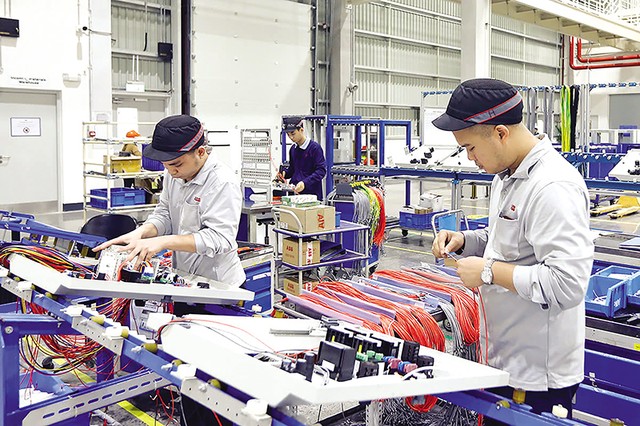 Để tăng trưởng 2 con số, nền kinh tế cần những ngành có khả năng tạo giá trị gia tăng lớn và lan tỏa mạnh. Ảnh: Đức Thanh