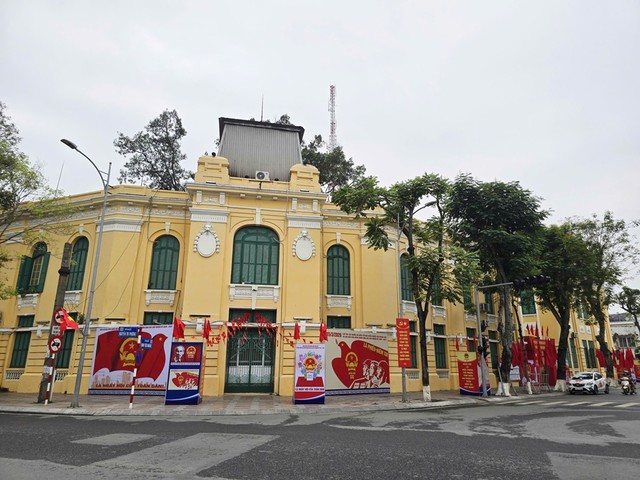 Khu vực phường Hồng Bàng được trang hoàng băng rôn, khẩu hiệu, pano chào mừng ngày bầu cử đại biểu Quốc hội khoá XVI và HĐND các cấp nhiệm kỳ 2026 - 2031.