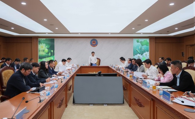 Bộ trưởng Bộ Tài chính Nguyễn Văn Thắng chủ trì cuộc họp. Ảnh: Mạnh Tuấn.