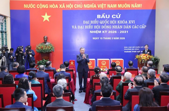 Tổng Bí thư Tô Lâm dự lễ khai mạc Ngày bầu cử tại Khu vực bỏ phiếu số 2 phường Ba Đình, TP. Hà Nội. Ảnh: VGP/Nhật Bắc Tổng Bí thư Tô Lâm dự lễ khai mạc Ngày bầu cử tại Khu vực bỏ phiếu số 2 phường Ba Đình, TP. Hà Nội. Ảnh: VGP/Nhật Bắc