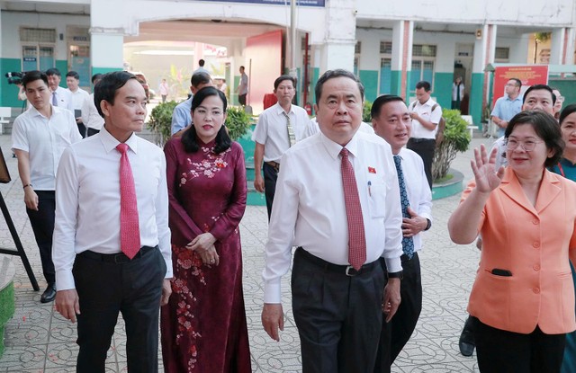 Chủ tịch Quốc hội Trần Thanh Mẫn và Bí thư Thành ủy TP.HCM Trần Lưu Quang đến dự lễ khai mạc ngày bầu cử đại biểu Quốc hội khóa XVI và đại biểu HĐND các cấp nhiệm kỳ 2026 - 2031 tại Khu vực bỏ phiếu số 14. Ảnh: Trọng Tín. Chủ tịch Quốc hội Trần Thanh Mẫn và Bí thư Thành ủy TP.HCM Trần Lưu Quang đến dự lễ khai mạc ngày bầu cử đại biểu Quốc hội khóa XVI và đại biểu HĐND các cấp nhiệm kỳ 2026 - 2031 tại Khu vực bỏ phiếu số 14. Ảnh: Trọng Tín.