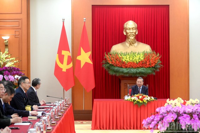 Tổng Bí thư Tô Lâm phát biểu tại cuộc tiếp Bộ trưởng Ngoại giao Trung Quốc Vương Nghị, Bộ trưởng Quốc phòng Trung Quốc Đổng Quân và Bộ trưởng Công an Trung Quốc Vương Tiểu Hồng. (Ảnh: ĐĂNG KHOA) Tổng Bí thư Tô Lâm phát biểu tại cuộc tiếp Bộ trưởng Ngoại giao Trung Quốc Vương Nghị, Bộ trưởng Quốc phòng Trung Quốc Đổng Quân và Bộ trưởng Công an Trung Quốc Vương Tiểu Hồng. (Ảnh: ĐĂNG KHOA)