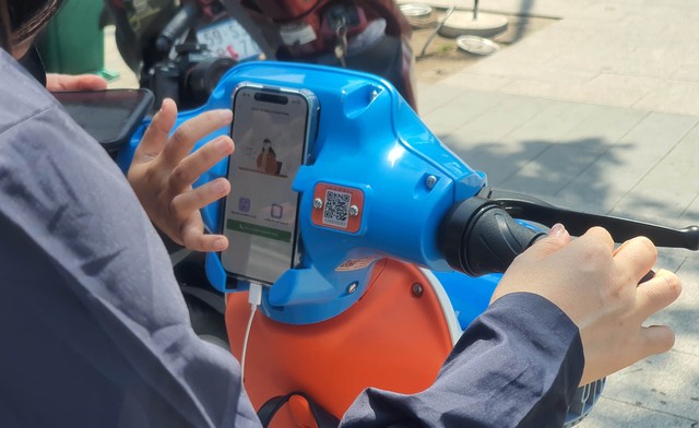 Chỉ vài thao tác đơn giản qua app, người dân đã có thể lấy xe và trải nghiệm. Chỉ vài thao tác đơn giản qua app, người dân đã có thể lấy xe và trải nghiệm.