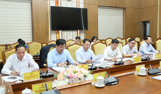 Lãnh đạo các sở, ngành dự buổi làm việc