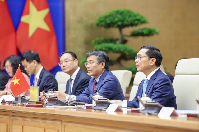 Phó Thủ tướng Bùi Thanh Sơn mong muốn hai bên thúc đẩy đầu tư chất lượng cao, công nghệ cao của Trung Quốc vào Việt Nam.