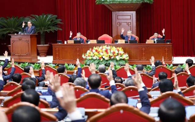 Thông qua chương trình Hội nghị lần thứ hai Ban Chấp hành Trung ương Đảng khoá XIV - Ảnh: VGP.