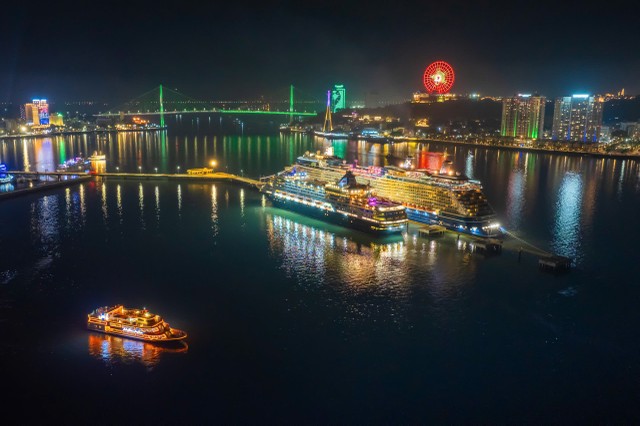 Cảng tàu khách quốc tế Hạ Long là cửa ngõ quan trọng đón dòng khách du lịch biển quốc tế cao cấp đến Vịnh Hạ Long, Quảng Ninh.