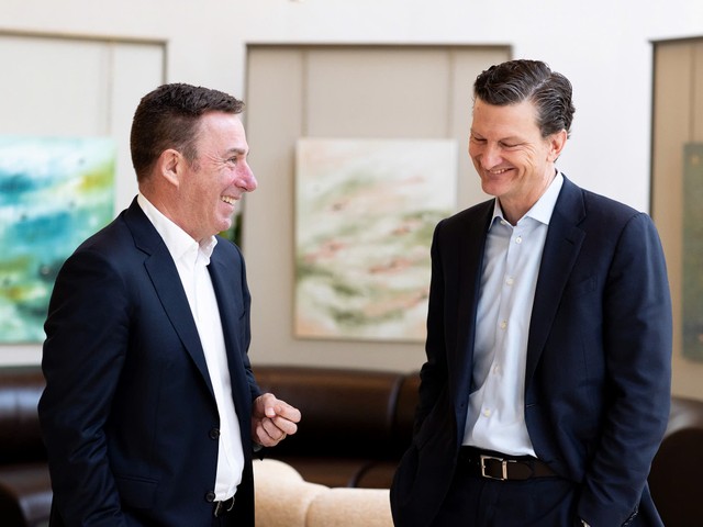 Trong 6 tháng tới, ông Bill Thomas và ông Gary Wingrove sẽ phối hợp chặt chẽ để đảm bảo quá trình chuyển giao diễn ra suôn sẻ