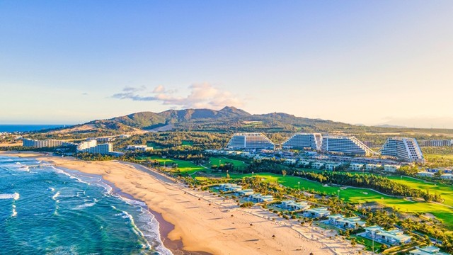 Bamboo Airways tung chương trình "Bay Quy Nhơn – Tận hưởng kỳ nghỉ và Golf miễn phí". Nguồn: FLC. Bamboo Airways tung chương trình "Bay Quy Nhơn – Tận hưởng kỳ nghỉ và Golf miễn phí". Nguồn: FLC.