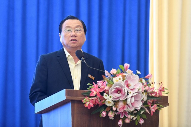 Ông Phạm Hữu Lộc, Hiệu trưởng Trường Cao đẳng Công nghệ Thủ Đức tin tưởng rằng Phòng Thực hành INET sẽ giúp nâng cao kỹ năng cho hàng chục ngàn sinh viên của trường. Ông Phạm Hữu Lộc, Hiệu trưởng Trường Cao đẳng Công nghệ Thủ Đức tin tưởng rằng Phòng Thực hành INET sẽ giúp nâng cao kỹ năng cho hàng chục ngàn sinh viên của trường.