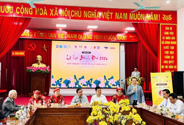 Ông Hà Văn Siêu, Phó Cục trưởng Cục Du lịch Quốc gia Việt Nam phát biểu tại họp báo. Ảnh: Hồng Hạnh