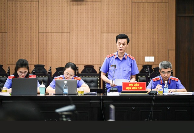 Đại diện Viện Kiểm sát giữ quyền công tố và kiểm sát xét xử tại phiên tòa. Ảnh: HN