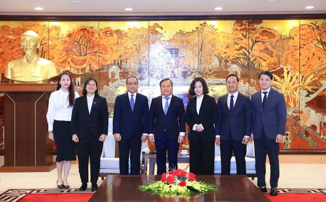 Các đại biểu tham dự buổi làm việc. Ảnh: Lê Hải