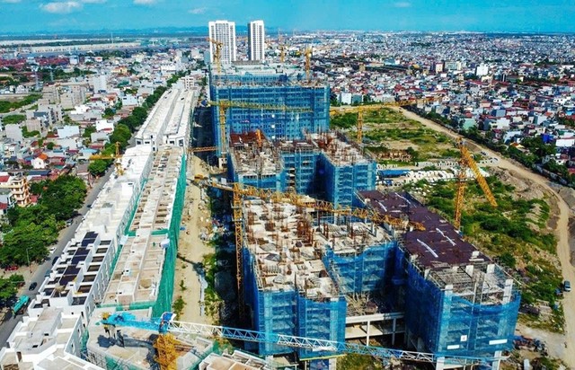 Dự án khu nhà ở xã hội tại Tổng kho 3 Lạc Viên đang được triển khai xây dựng. Ảnh: Trung Kiên