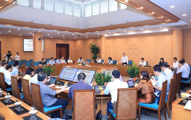 Quang cảnh phiên họp tập thể UBND TP. Hà Nội, ngày 3/4. Ảnh: Phạm Linh