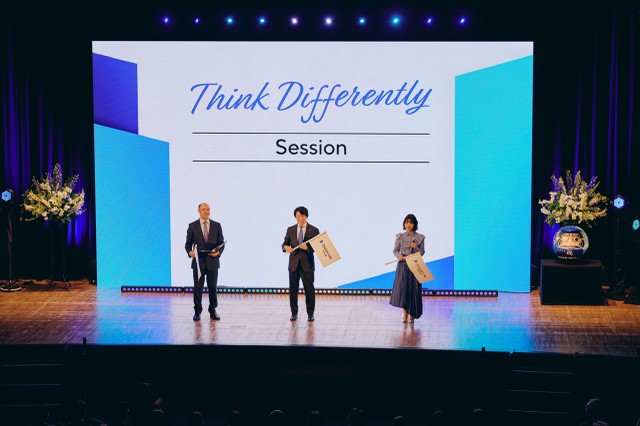 Ông Tetsuya Kikuta - Tổng Giám đốc Tập đoàn Daiichi Life khuyến khích nhân viên hãy “Suy nghĩ khác biệt” trên hành trình đổi mới tại Lễ Công bố Thương hiệu của Tập đoàn vào ngày 1/4/2026.