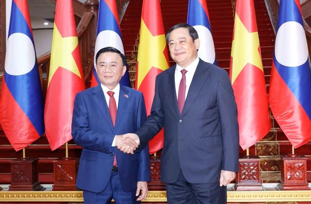 Thường trực Ban Bí thư Trần Cẩm Tú hội kiến Thủ tướng Lào Xỏn-xay Xỉ-phăn-đon. Thường trực Ban Bí thư Trần Cẩm Tú hội kiến Thủ tướng Lào Xỏn-xay Xỉ-phăn-đon.