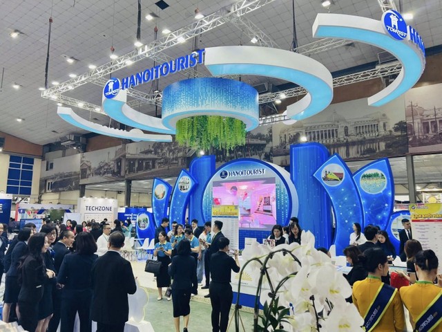 Gian hàng của Tổng Công ty Du lịch Hà Nội sẽ ngập tràn hàng ngàn ưu đãi các chương trình kích cầu du lịch hè. Gian hàng của Tổng Công ty Du lịch Hà Nội sẽ ngập tràn hàng ngàn ưu đãi các chương trình kích cầu du lịch hè.