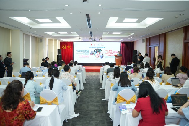 Quang cảnh họp báo.