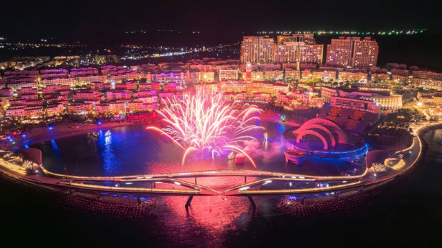 Màn pháo hoa của show Bản giao hưởng đại dương thắp sáng bầu trời đảo Ngọc hàng đêm