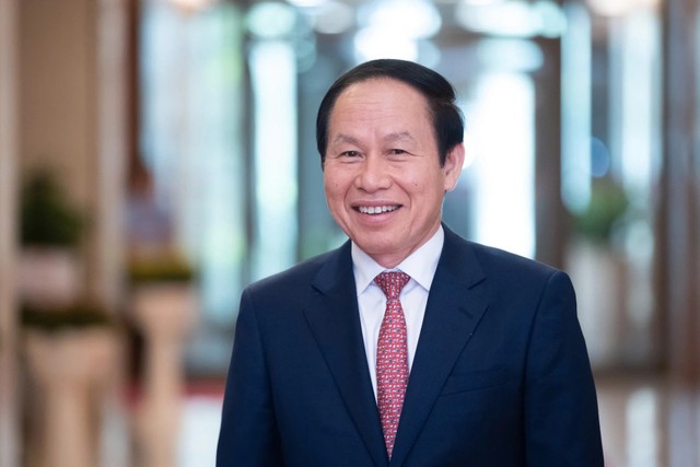 Phó Thủ tướng Chính phủ Lê Tiến Châu, Ủy viên Ban Thường vụ Đảng ủy Chính phủ.