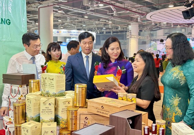 Các ngành hàng tham gia hội chợ rất đa dạng từ các món ẩm thực truyền thống đặc sắc, sản phẩm OCOP, đến hàng hóa, dịch vụ sản xuất trong tỉnh và các địa phương trên cả nước.