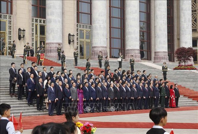 Đoàn đại biểu cấp cao hai nước tham dự Lễ đón. Ảnh: Thống Nhất/TTXVN