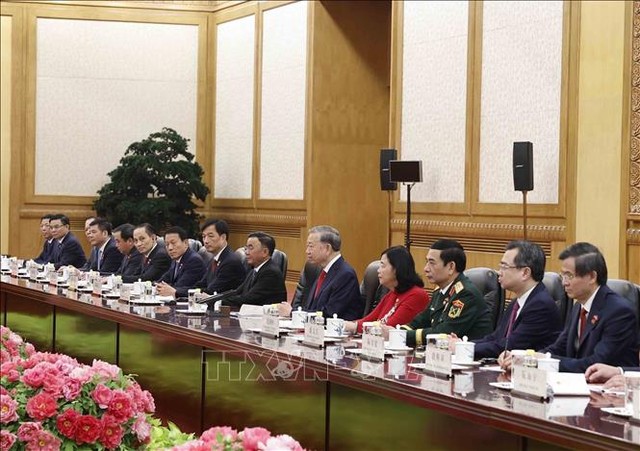 Tổng Bí thư, Chủ tịch nước Tô Lâm và thành viên Đoàn cấp cao Việt Nam tại cuộc hội đàm với Tổng Bí thư, Chủ tịch nước Trung Quốc Tập Cận Bình và Đoàn cấp cao Trung Quốc. Ảnh: Thống Nhất/TTXVN Tổng Bí thư, Chủ tịch nước Tô Lâm và thành viên Đoàn cấp cao Việt Nam tại cuộc hội đàm với Tổng Bí thư, Chủ tịch nước Trung Quốc Tập Cận Bình và Đoàn cấp cao Trung Quốc. Ảnh: Thống Nhất/TTXVN
