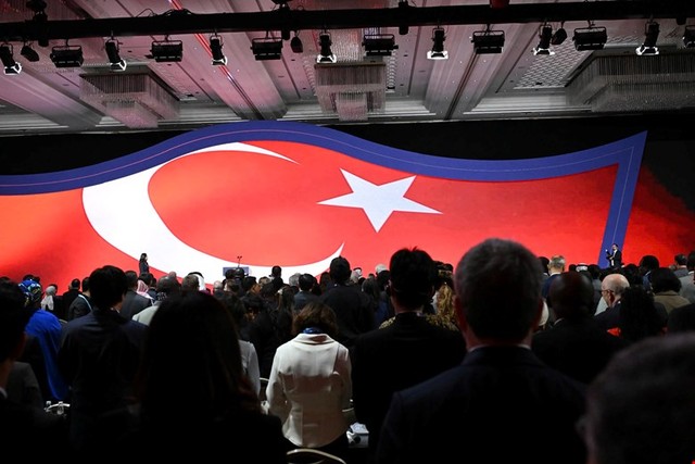 Các đại biểu thực hiện nghi thức khai mạc.