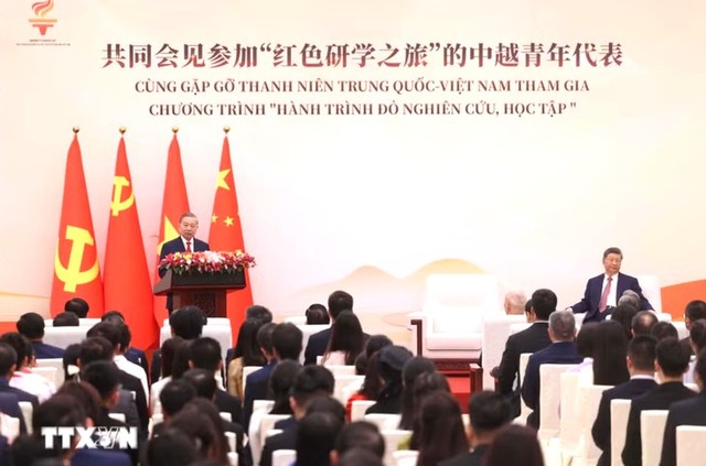 Sự hiện diện của hai nhà lãnh đạo cao nhất hai Đảng, hai nước thể hiện sự coi trọng đặc biệt với việc vun đắp và bồi dưỡng giáo dục thế hệ trẻ hai nước, tiếp tục kế thừa truyền thống cách mạng của các thế hệ đi trước - Ảnh: TTXVN