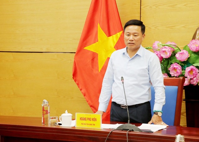 Phó chủ tịch UBND tỉnh Nghệ An Hoàng Phú Hiền chủ trì cuộc họp.