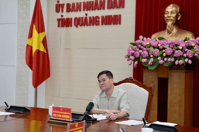 Ông Bùi Văn Khắng, Chủ tịch UBND tỉnh Quảng Ninh, Tổ trưởng Tổ công tác triển khai giải phóng mặt bằng dự án chủ trì cuộc họp. Ảnh: QMG