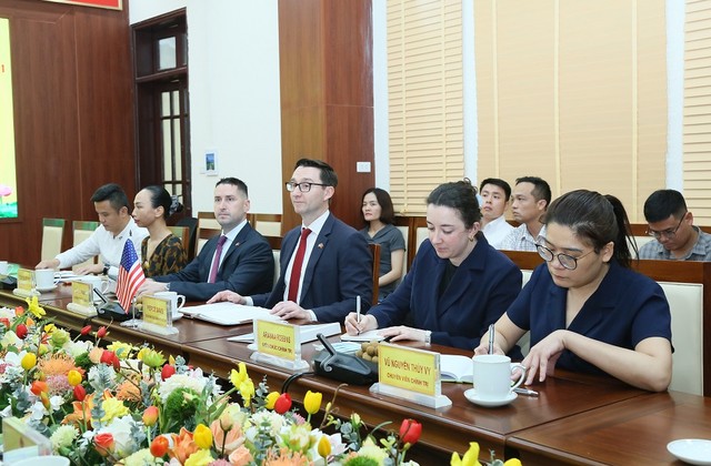 Đoàn Đại sứ quán Hoa Kỳ tại Việt Nam đánh giá cao những kết quả phát triển kinh tế - xã hội của Hưng Yên.