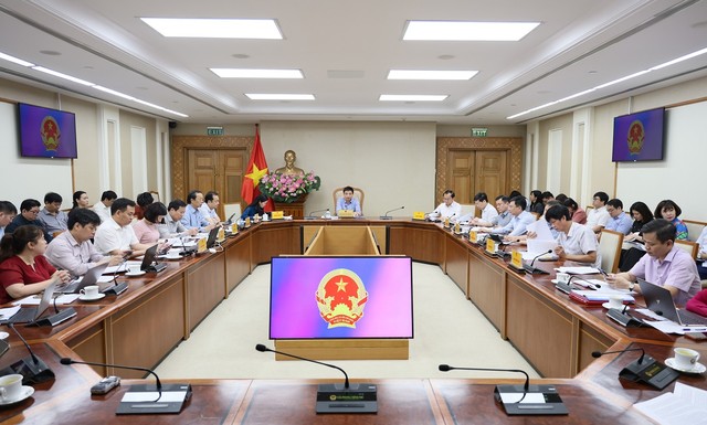 Phó Thủ tướng Chính phủ Nguyễn Văn Thắng - Trưởng Ban Chỉ đạo điều hành giá chủ trì cuộc họp Ban Chỉ đạo về tổng kết công tác quản lý, điều hành giá quý I/2026, định hướng công tác điều hành giá những tháng còn lại của năm 2026 diễn ra vào sáng 23/4. Ảnh: Mạnh Tuấn.